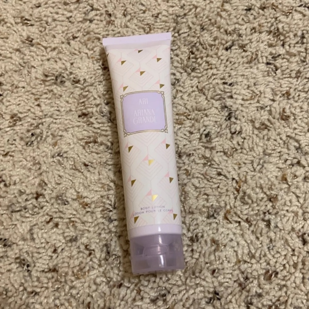 Ari by Ariana Grande lotion